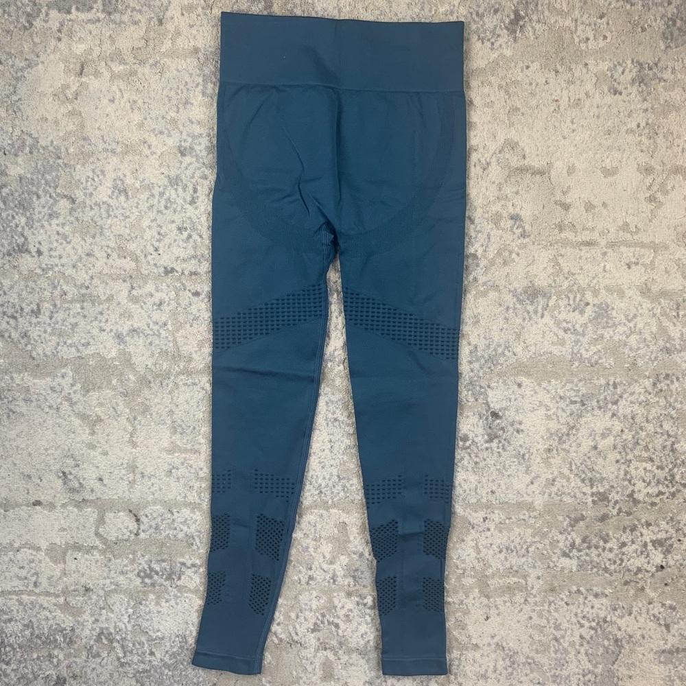 Blue Seamless Workout Yoga Set 🧘🏽♀️🧘♂️ - Picture 10 of 11